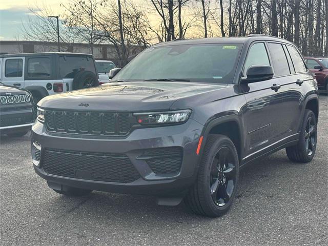 new 2025 Jeep Grand Cherokee car, priced at $41,275