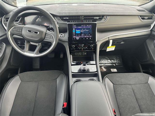 new 2025 Jeep Grand Cherokee car, priced at $41,275