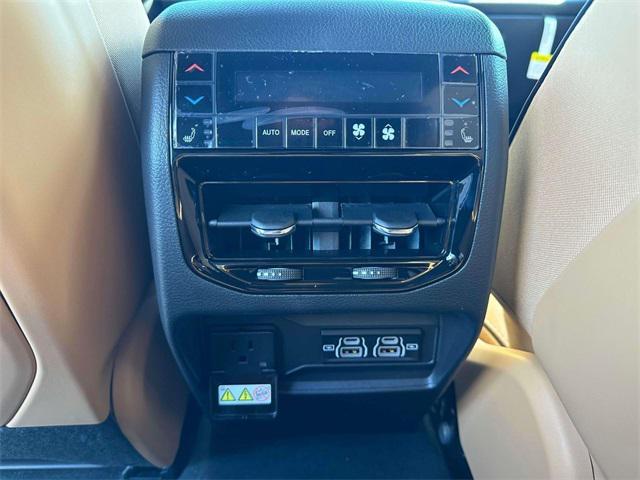 new 2025 Jeep Grand Cherokee car, priced at $58,750