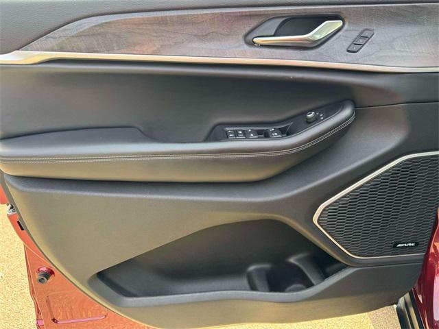 used 2022 Jeep Grand Cherokee car, priced at $27,995