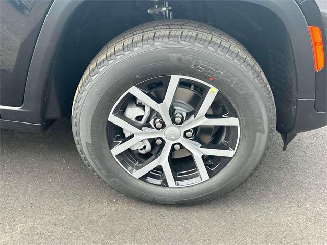 new 2025 Jeep Grand Cherokee car, priced at $43,996