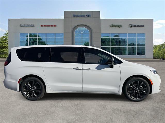 new 2026 Chrysler Pacifica car, priced at $44,065