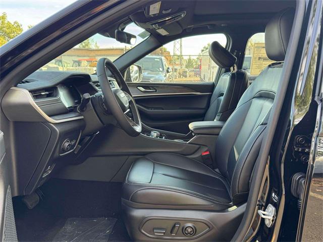 new 2025 Jeep Grand Cherokee car, priced at $50,660