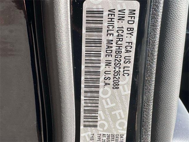 new 2025 Jeep Grand Cherokee car, priced at $50,660