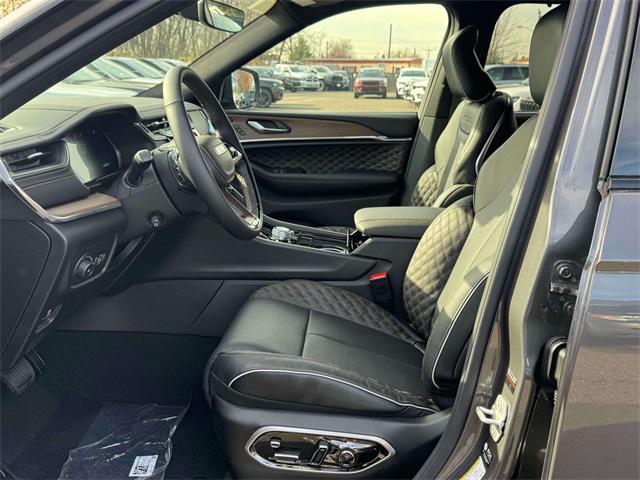 new 2025 Jeep Grand Cherokee L car, priced at $64,180