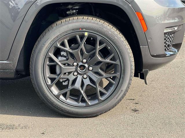 new 2025 Jeep Grand Cherokee L car, priced at $64,180