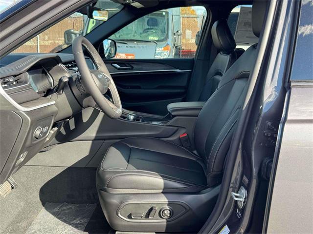 new 2025 Jeep Grand Cherokee car, priced at $49,085