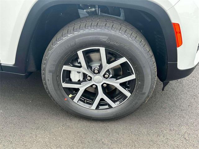 new 2025 Jeep Grand Cherokee car, priced at $43,401