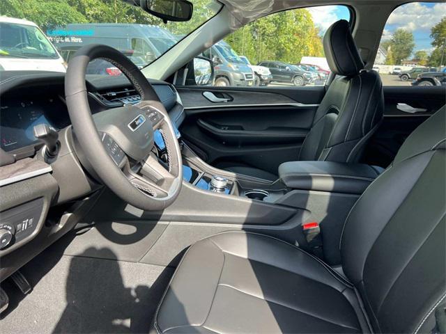 new 2025 Jeep Grand Cherokee car, priced at $43,401