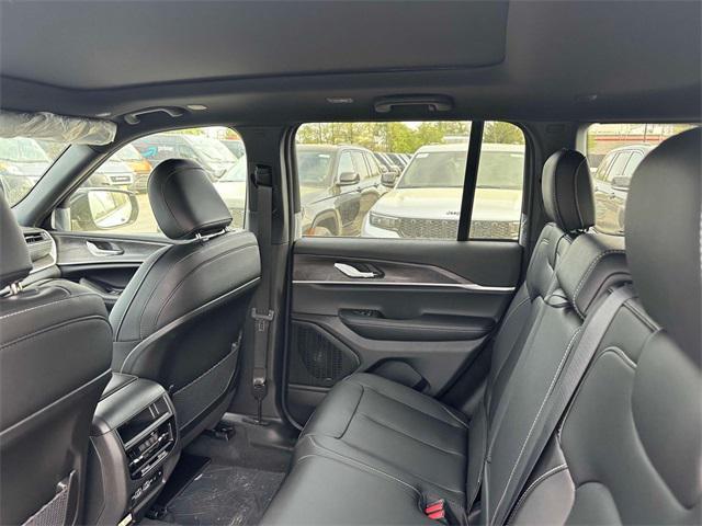 new 2025 Jeep Grand Cherokee car, priced at $47,621