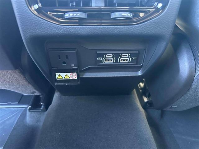 new 2025 Jeep Grand Cherokee car, priced at $40,770