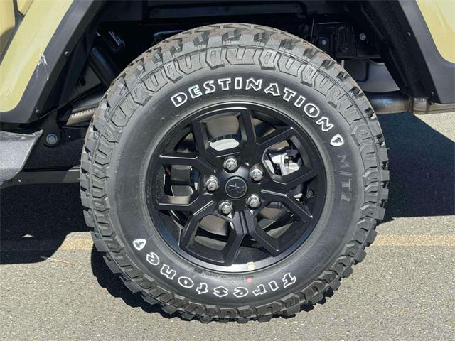 new 2025 Jeep Gladiator car, priced at $45,160