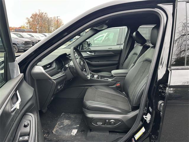 new 2025 Jeep Grand Cherokee car, priced at $46,400