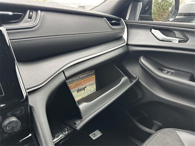 new 2025 Jeep Grand Cherokee car, priced at $46,400