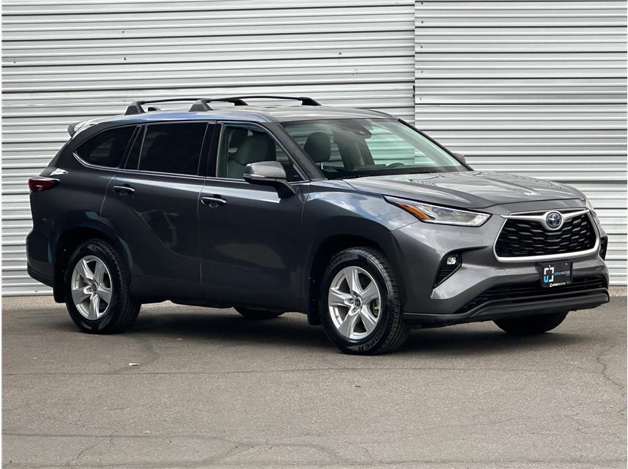 used 2021 Toyota Highlander Hybrid car, priced at $27,990