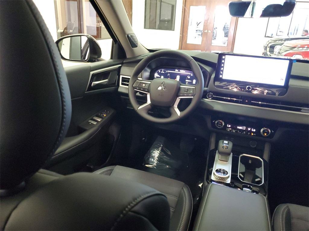 new 2025 Mitsubishi Outlander car, priced at $38,111