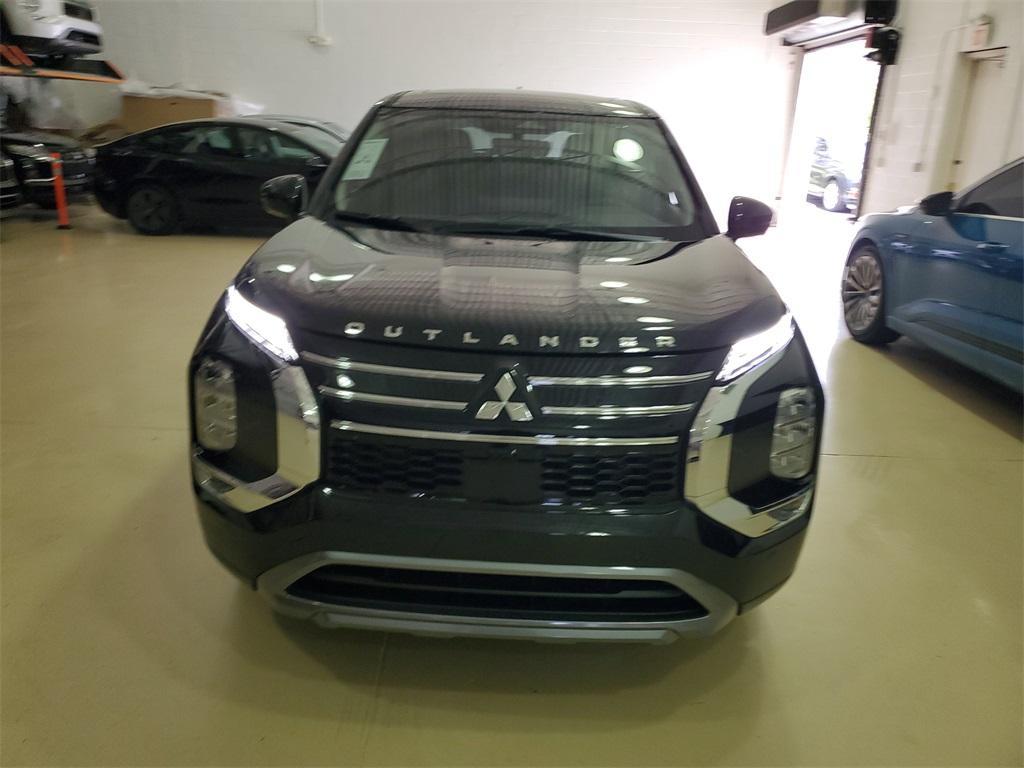 new 2025 Mitsubishi Outlander car, priced at $38,111