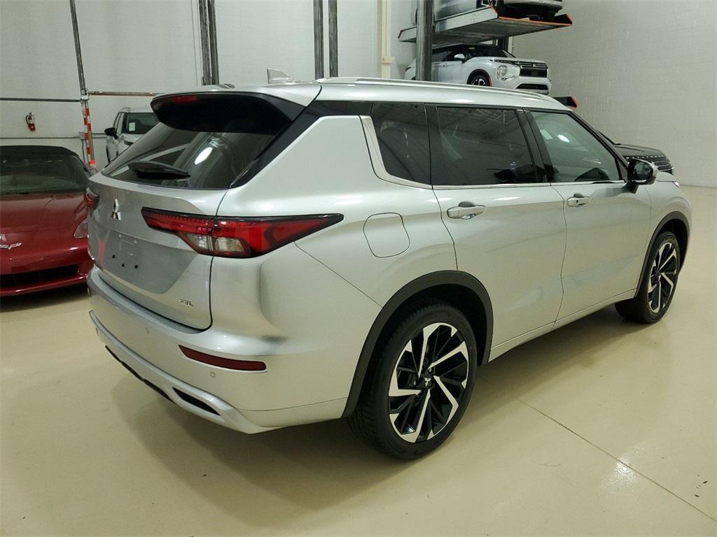 new 2024 Mitsubishi Outlander car, priced at $26,865