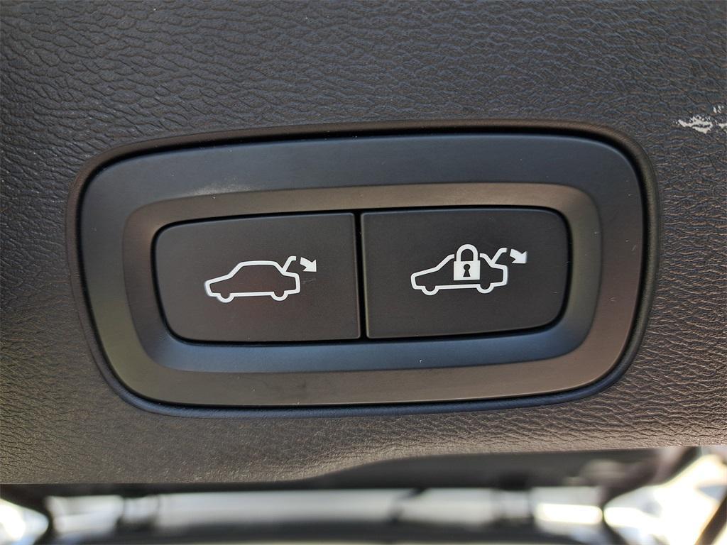 used 2021 Volvo XC60 car, priced at $24,299