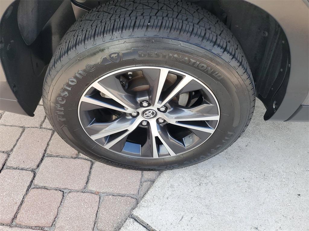used 2019 Toyota Highlander car, priced at $18,997