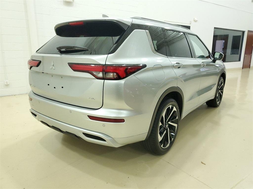 new 2024 Mitsubishi Outlander car, priced at $28,497