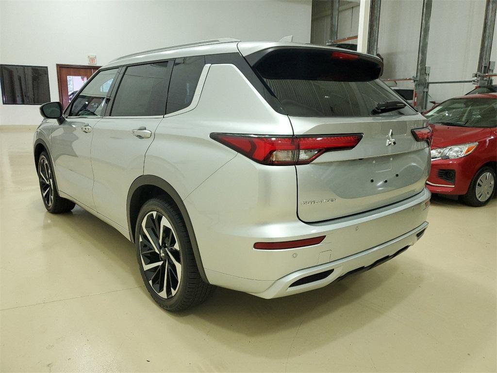 new 2024 Mitsubishi Outlander car, priced at $28,497