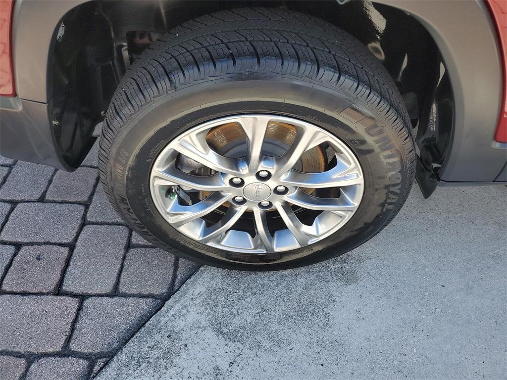 used 2021 Jeep Cherokee car, priced at $15,099