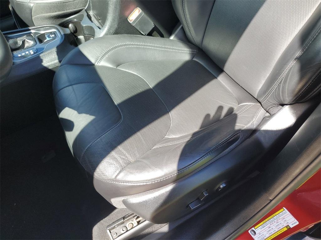 used 2021 Jeep Cherokee car, priced at $15,099