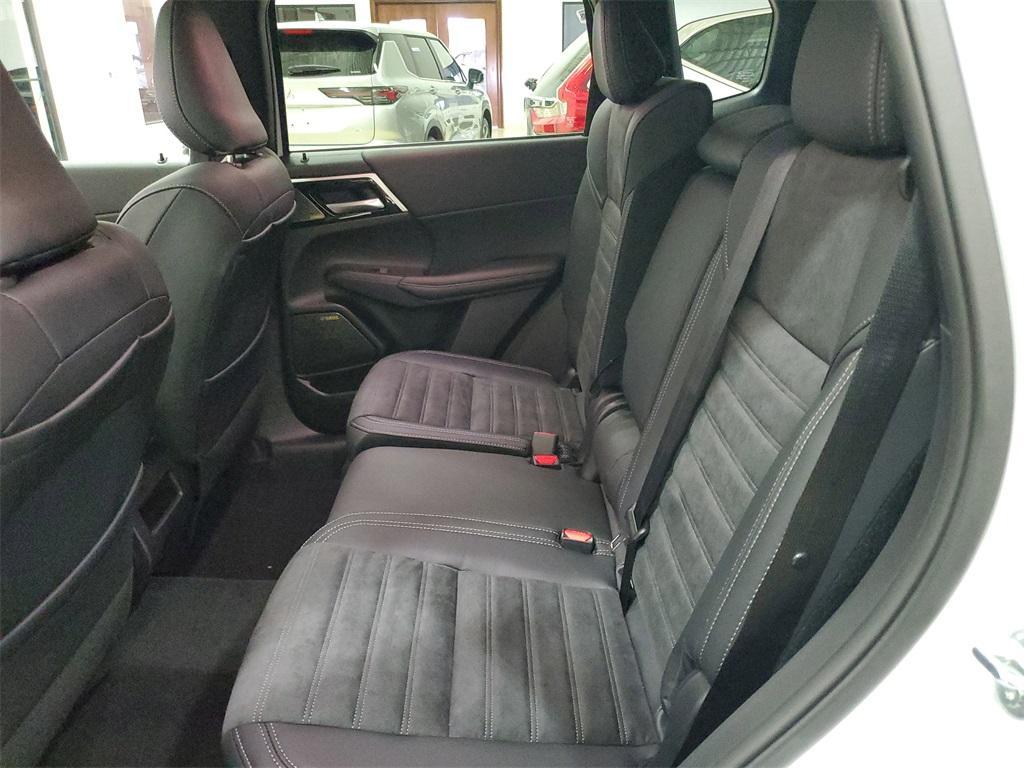 new 2025 Mitsubishi Outlander car, priced at $25,190