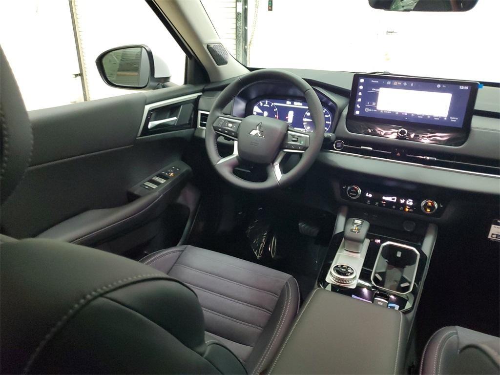 new 2025 Mitsubishi Outlander car, priced at $25,190