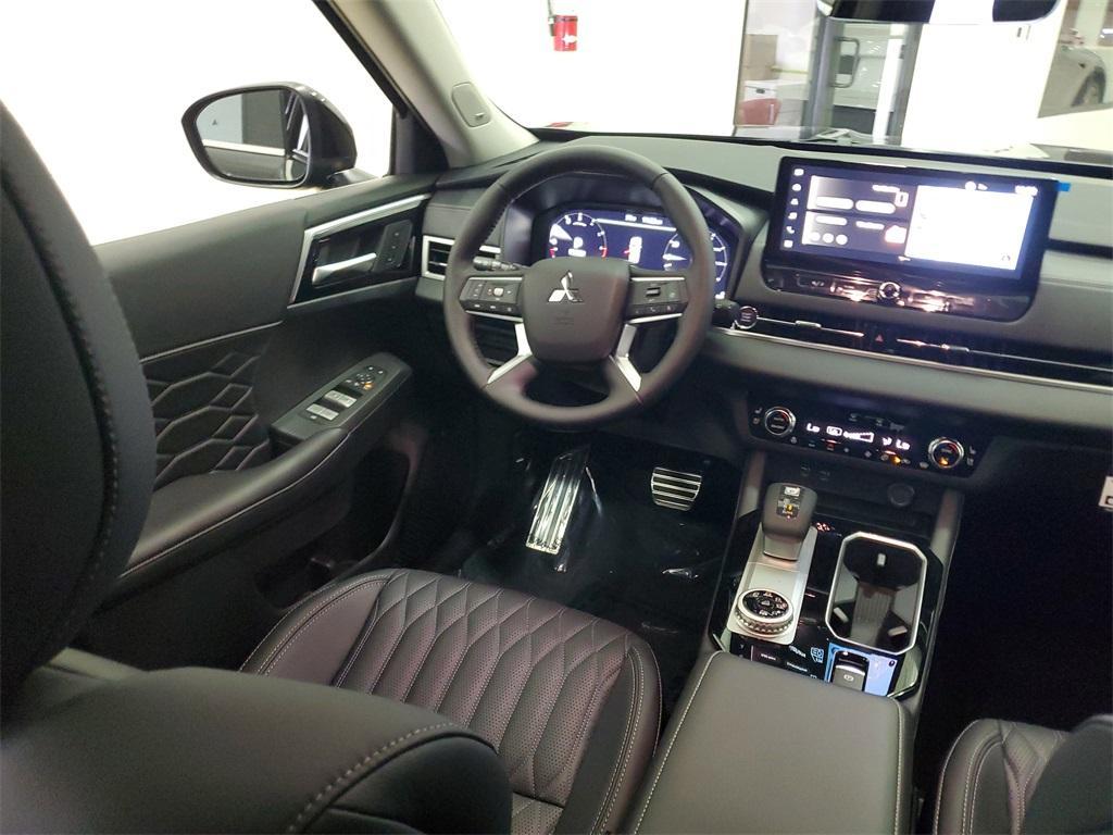 new 2025 Mitsubishi Outlander car, priced at $32,497