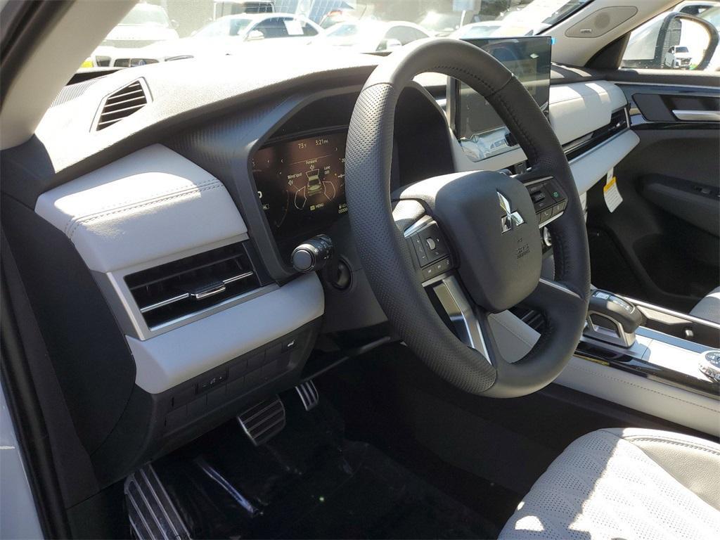 new 2025 Mitsubishi Outlander car, priced at $29,780