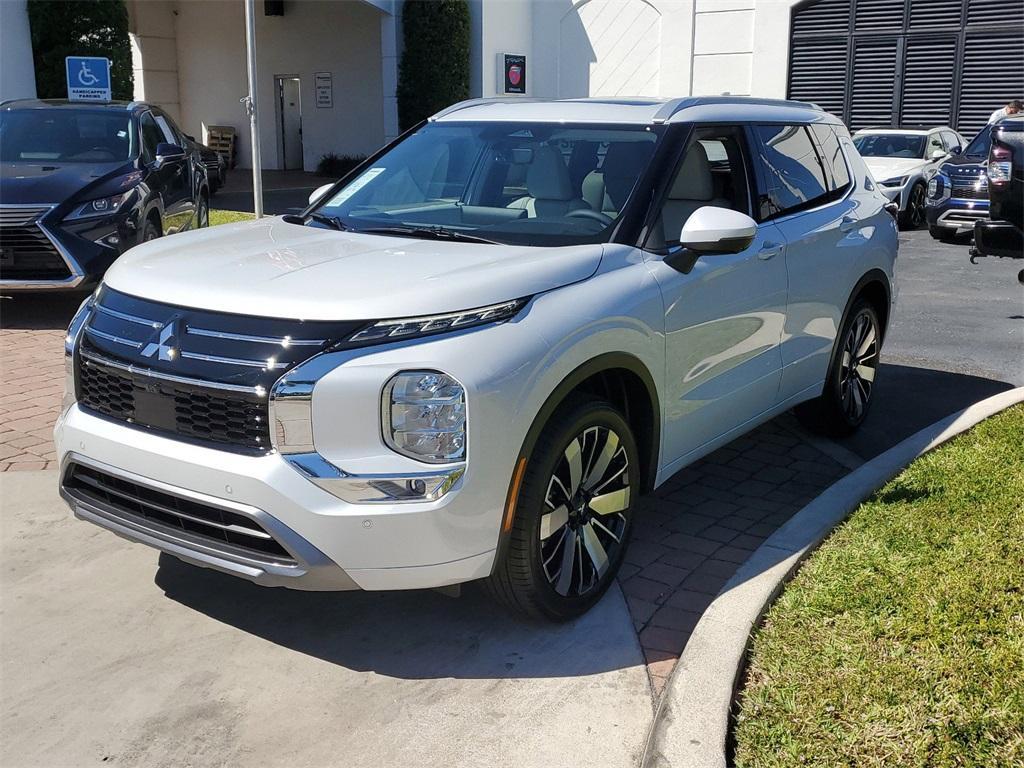 new 2025 Mitsubishi Outlander car, priced at $29,780