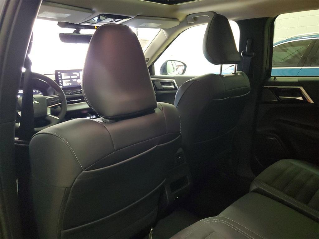new 2025 Mitsubishi Outlander car, priced at $37,581