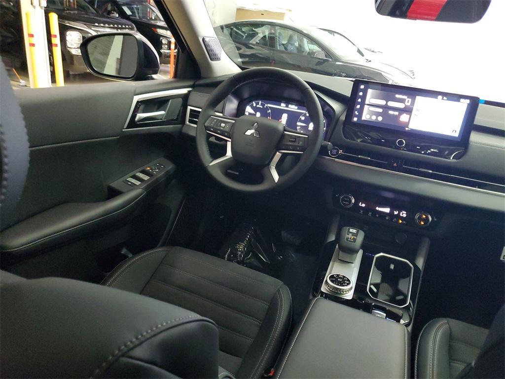 new 2025 Mitsubishi Outlander car, priced at $37,581