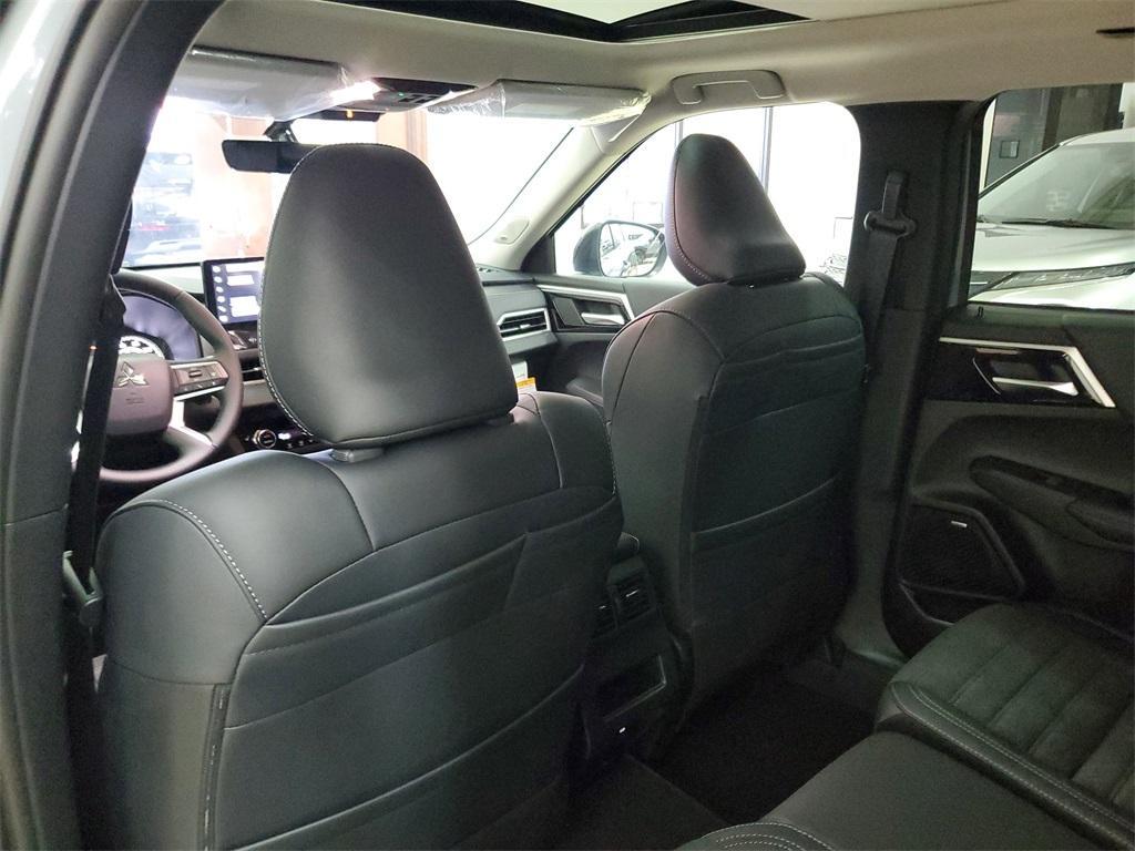 new 2025 Mitsubishi Outlander car, priced at $40,209