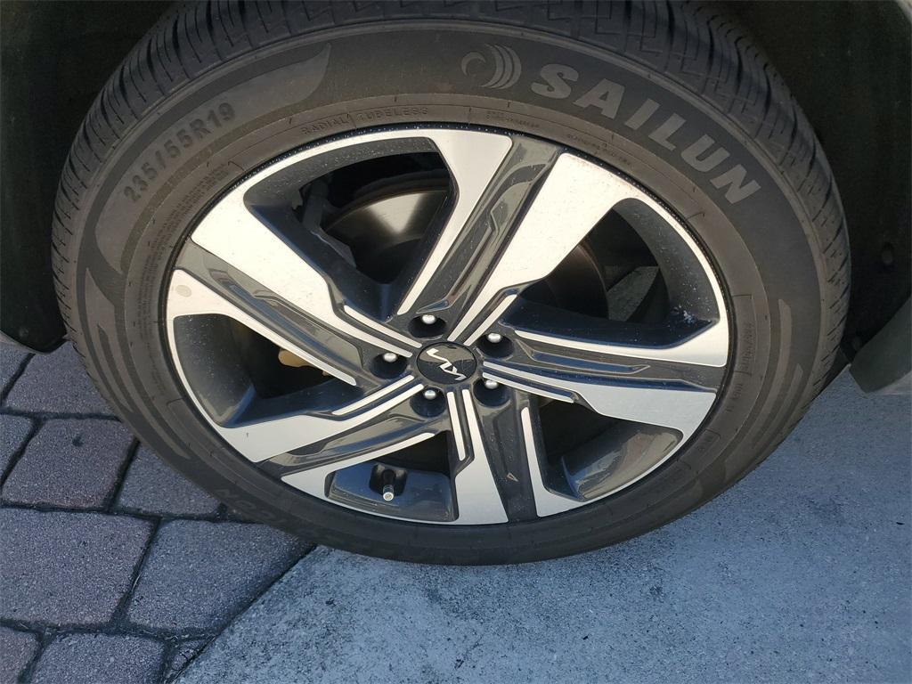 used 2023 Kia Sorento Hybrid car, priced at $28,699