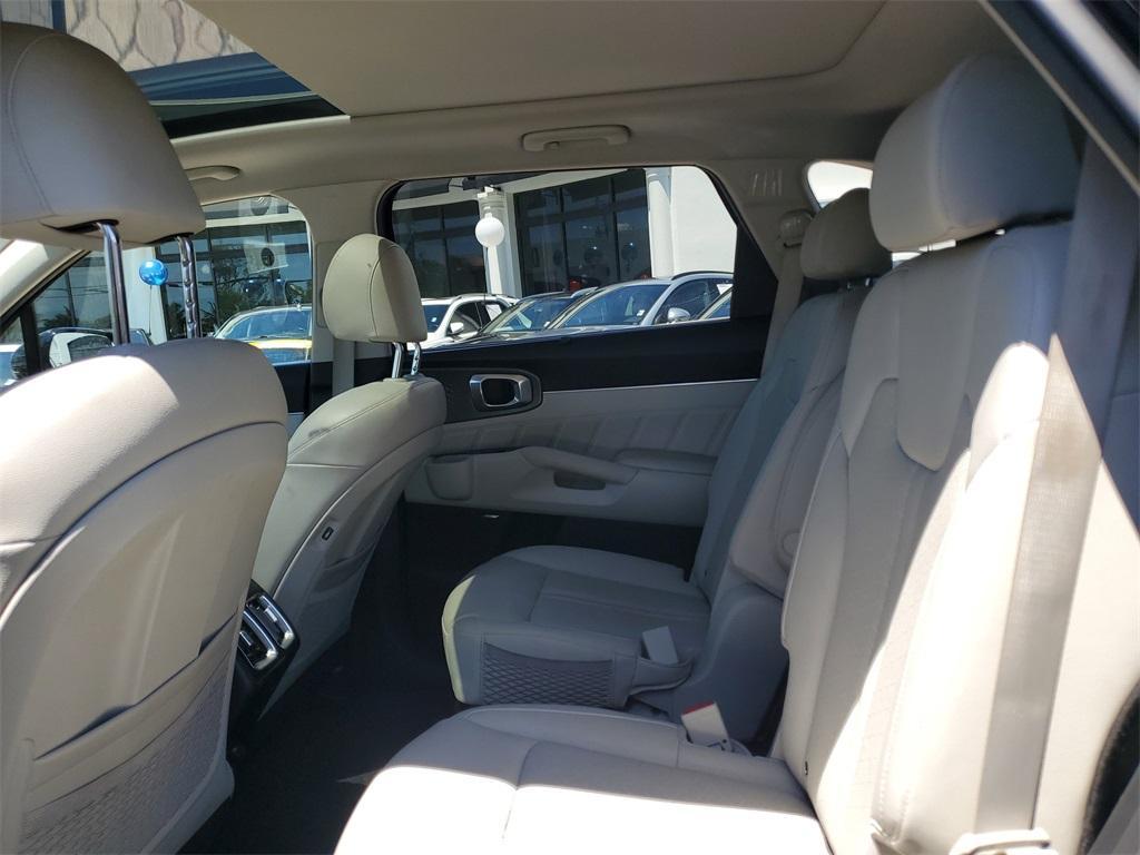 used 2023 Kia Sorento Hybrid car, priced at $28,699
