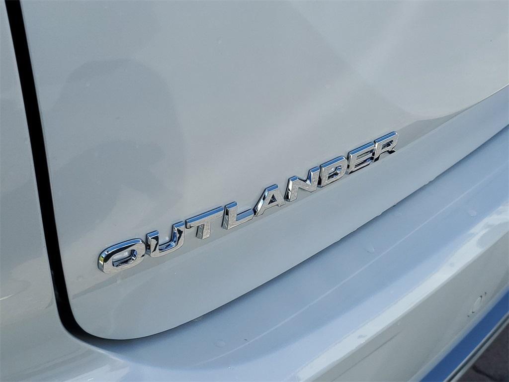 new 2025 Mitsubishi Outlander car, priced at $28,199