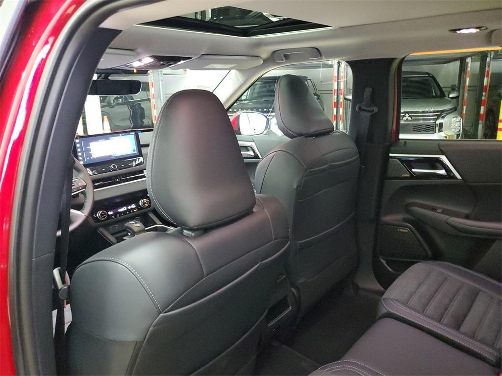 new 2025 Mitsubishi Outlander car, priced at $38,217