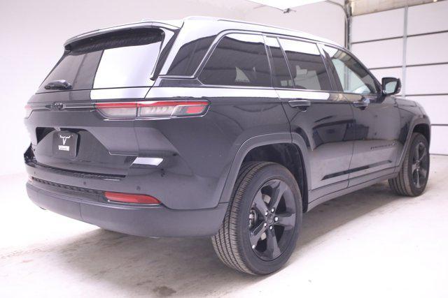 new 2025 Jeep Grand Cherokee car, priced at $37,495
