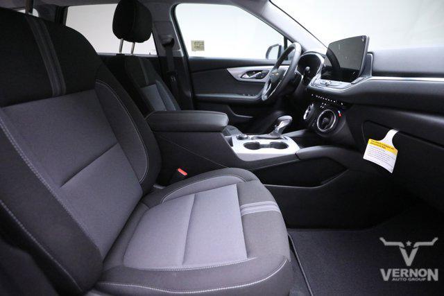 new 2025 Chevrolet Blazer car, priced at $31,996