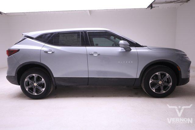 new 2025 Chevrolet Blazer car, priced at $31,996