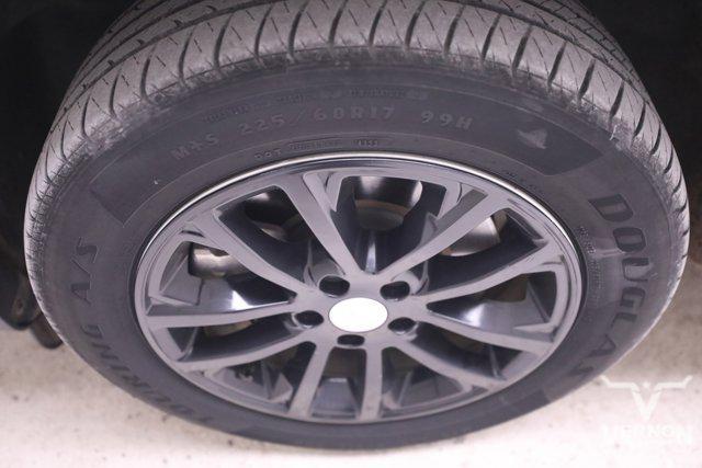 used 2021 Jeep Cherokee car, priced at $15,899