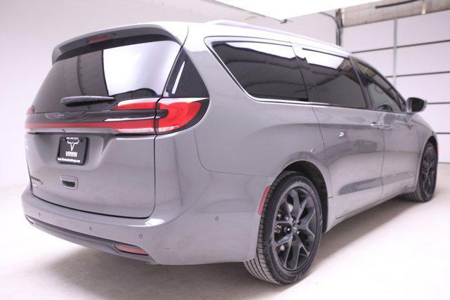 used 2021 Chrysler Pacifica car, priced at $25,999