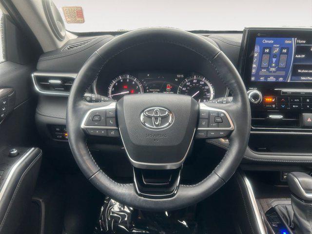 used 2022 Toyota Highlander car, priced at $45,999