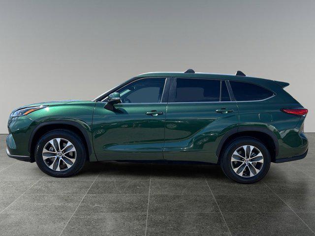 used 2023 Toyota Highlander car, priced at $45,999