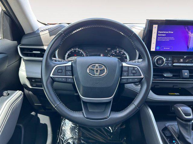 used 2023 Toyota Highlander car, priced at $45,999
