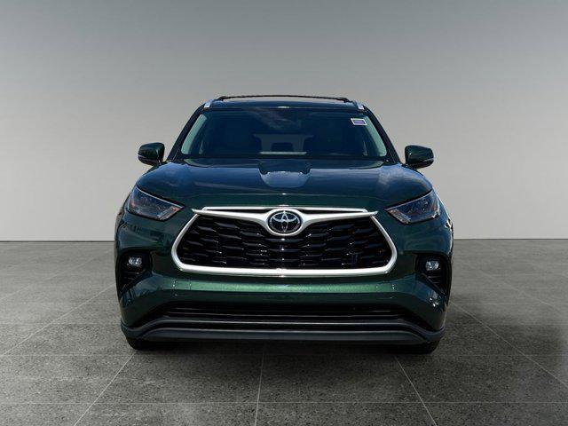 used 2023 Toyota Highlander car, priced at $45,999