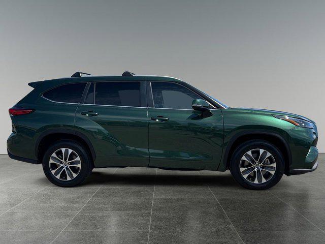 used 2023 Toyota Highlander car, priced at $45,999